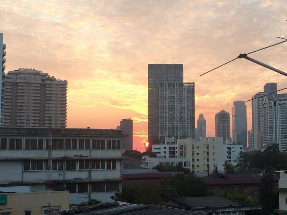 Jellybean Ezy Hostel Sathorn Bangkok Exterior photo