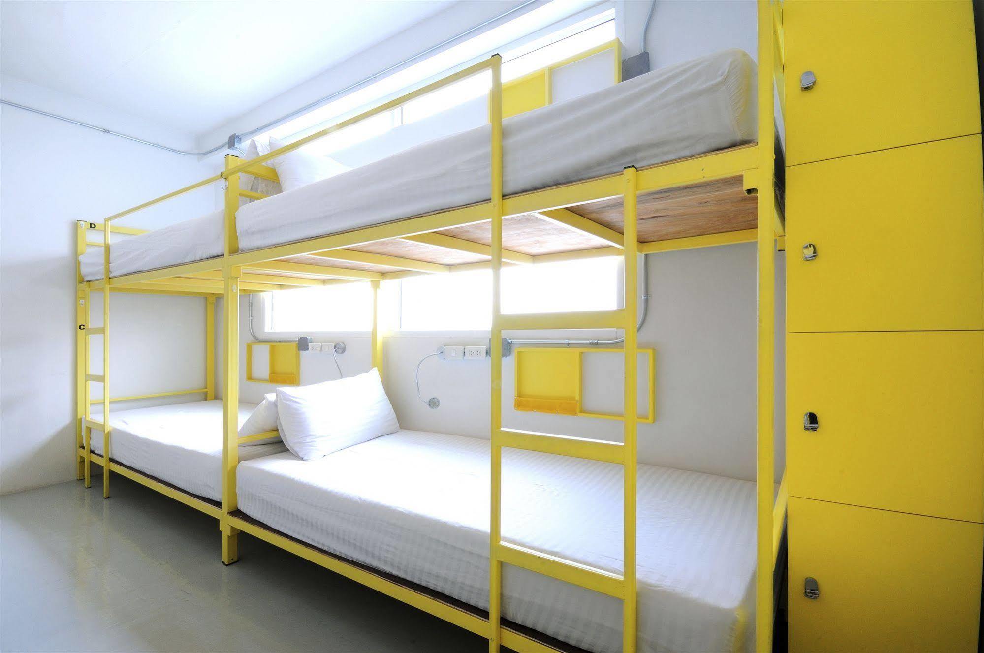Jellybean Ezy Hostel Sathorn Bangkok Exterior photo