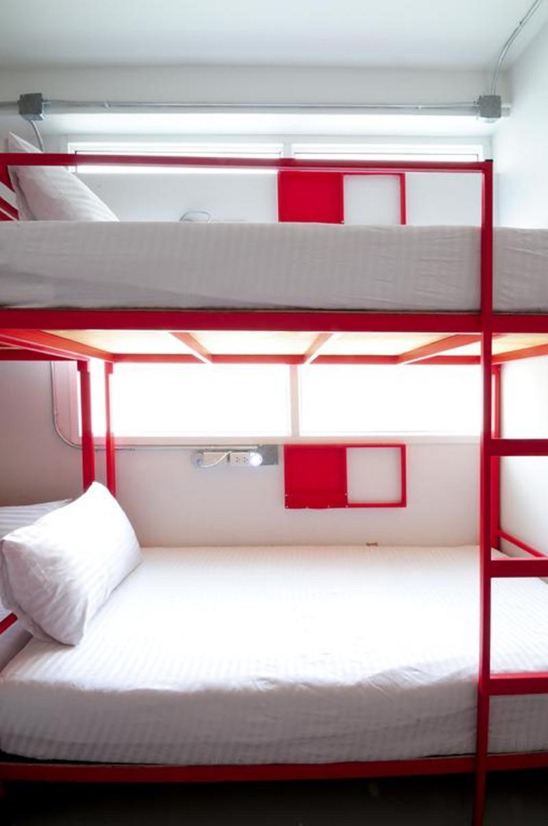 Jellybean Ezy Hostel Sathorn Bangkok Exterior photo